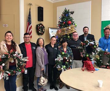 High-School-seniors-pitched-in-to-make-Christmas-wreaths-for-senior-center