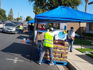 SJVC Bakersfield Surgical Technology students volunteer at food drive