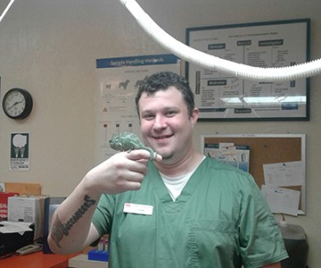 Fresno Vet Tech graduate Joshua Slusher holding lizard