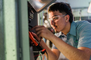 How to Find the Best Electrician School for You